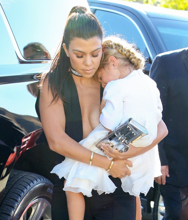 Kourtney Kardashian e a filha Penelope (Foto: X17)