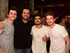Maurício Destri, Caio Castro e Gil Coelho curtem show de MC Marcinho
