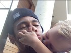 Neymar posa com o filho em rede social: 'Sem legenda'