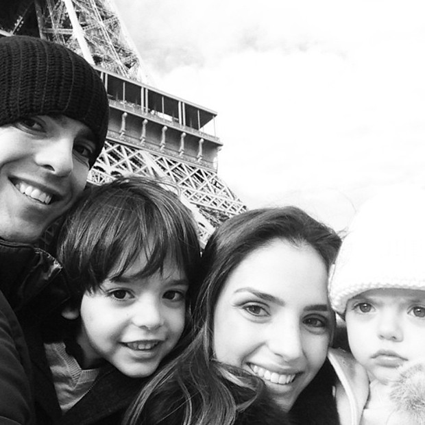 Kaká posta foto com a família em Paris (Foto: Instagram / Reprodução)