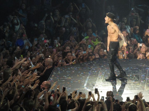 Justin Bieber em show em New Jersey, nos Estados Unidos (Foto: AKM-GSI Brasil/ Splash News)