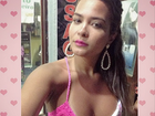 Geisy Arruda faz selfie e filosofa: 'Se me pisar, eu corto'