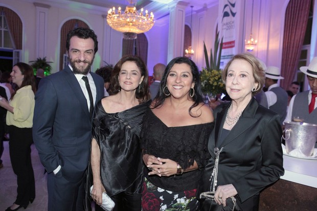 Rodrigo Lombardi, Marieta Severo, Regina Casé e Fernanda Montenegro (Foto: Isac Luz/EGO)