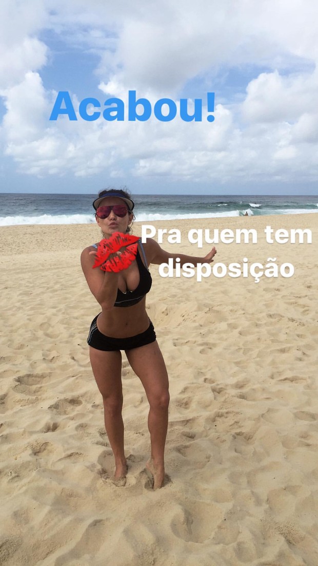 Laura Keller treina na praia do Recreio (Foto: Reprodução/Instagram)