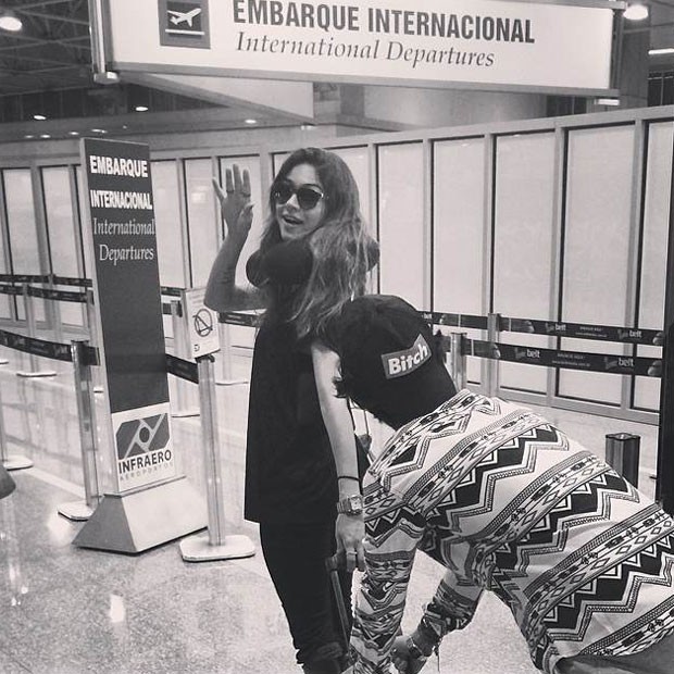 Thaila Ayala no aeroporto Tom Jobim, no Rio (Foto: Instagram/ Reprodução)