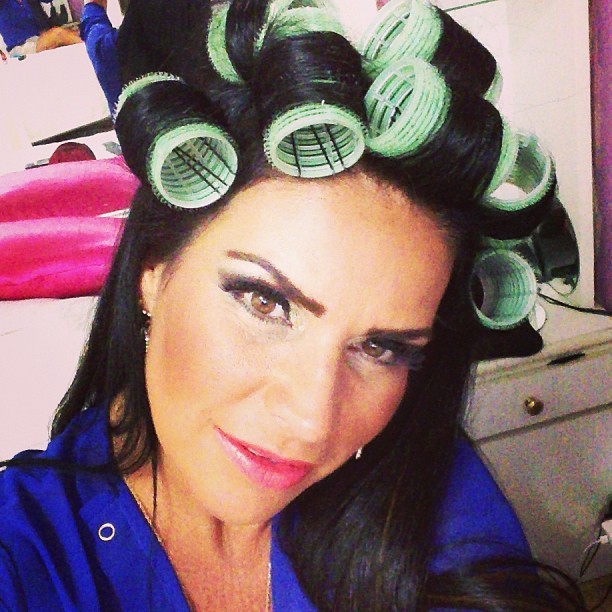 Solange Gomes posa de bobes (Foto: reprodução/Instagram)