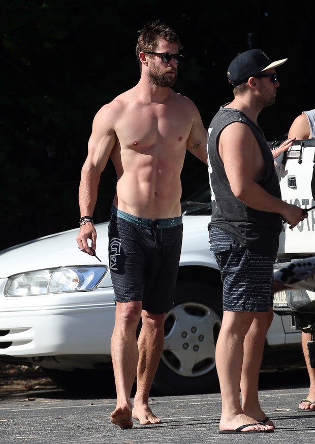 O ator australiano Chris Hemsworth esteve em Itália acompanhado