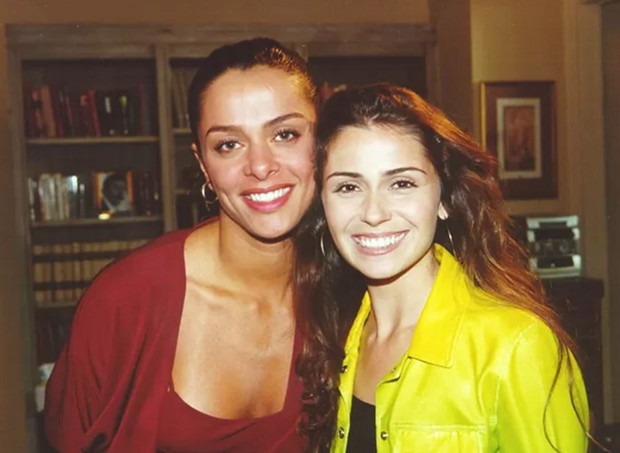 Vanessa Machado com Giovanna Antonelli na novela Laços de Família (Foto: Acervo Globo)