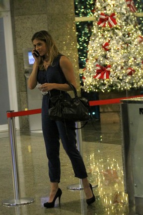 Deborah Secco em shopping do Rio (Foto: Wallace Barbosa / AgNews)