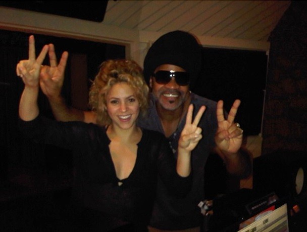 Shakira posa com o amigo Carlinhos Brown  (Foto: reprodução/Instagram)