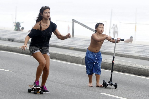 Paula Morais e o filho de Ronaldo (Foto: Gil Rodrigues/Fotorio News)