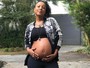 Negra Li mostra o barrigão da gravidez: 'Modelando'