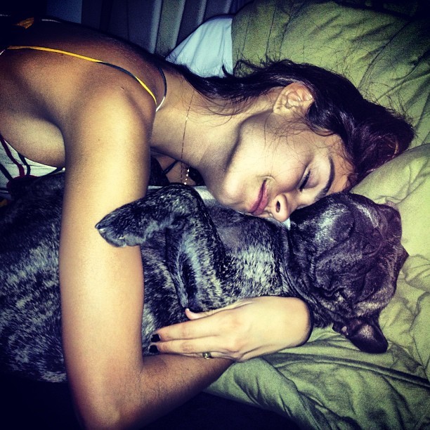 Thaila Ayala com cachorrinho (Foto: Instagram / Reprodução)
