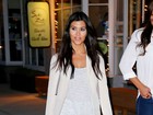 Kourtney Kardashian erra a mão na maquiagem ao tentar ocultar olheiras