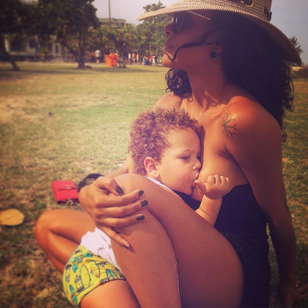 Aline Wirley com o filho (Foto: Reprodução/Instagram)