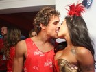 Beijo na boca: casais famosos curte carnaval em clima de romance e esquentam Sapucaí