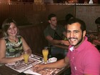 Ex-BBB Matheus cumpre promessa e leva Cacau para jantar no Rio