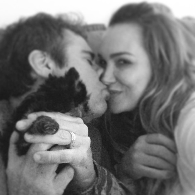 João Kléber e Eliana com Chanel, a cachorrinha de estimação do casal (Foto: Reprodução/Instagram)
