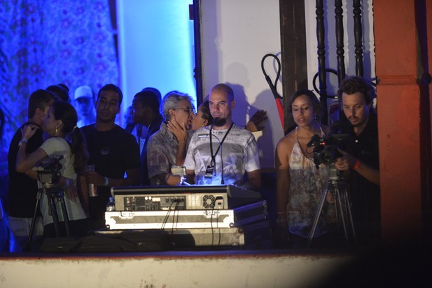 Caetano Veloso beija muito em show em Salvador (Foto: Fábio Martins e Andre Muzzel/Ag News)