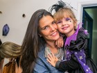 Grávida, Daniella Sarahyba leva a filha para evento de moda no Rio