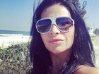 Solange Gomes corre na praia: 'Queimo também seu recalque'