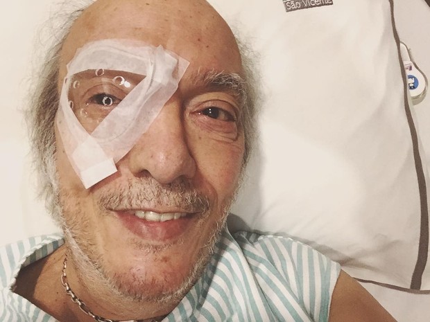 Erasmo Carlos posta foto após cirurgia nos olhos (Foto: Reprodução/Instagram)