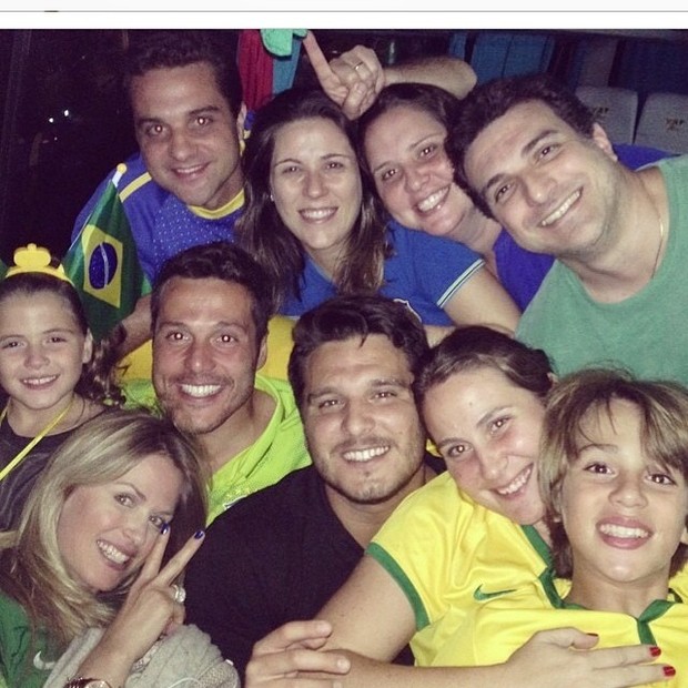 Susana Werner com  Júlio César, os filhos e amigos (Foto: Reprodução/Instagram)