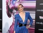Elizabeth Banks usa look decotado em première de ‘Power Rangers’