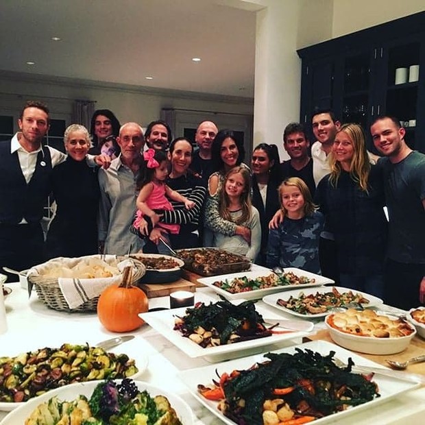 Gwyneth Paltrow e o ex-marido, Chris Martin, celebraram o feriado juntos em 2015  (Foto: Instagram / Reprodução)