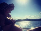 Kyra Grace mostra o barrigão de grávida no Amazonas