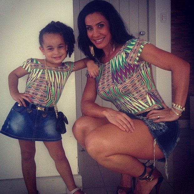 Scheila Carvalho com a filha (Foto: Instagram / Reprodução)