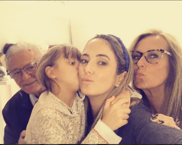 Ticiane Pinheiro posa com a família (Foto: Reprodução/Instagram)