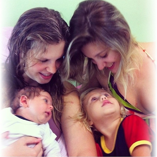 Carolinie posta foto com o filho (Foto: Reprodução/ Instagram)