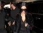 Kim Kardashian usa anel na boca e dispensa joias poderosas nos dedos