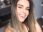 Flávia Viana exibe barriga sarada em selfie com roupa de ginástica