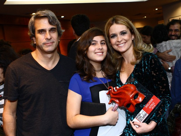 Claudia Abreu e família na 8ª edição do Prêmio Zilka Sallaberry (Foto: Raphael Mesquita / FotoRioNews)