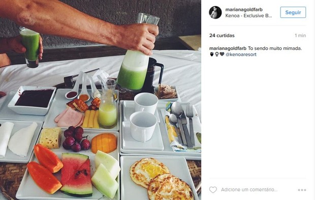 Mariana Goldfarb, namorada de Cauã Reymond, mostra café da manhã com o ator em São Miguel dos Milagres, Alagoas (Foto: Reprodução/Instagram)