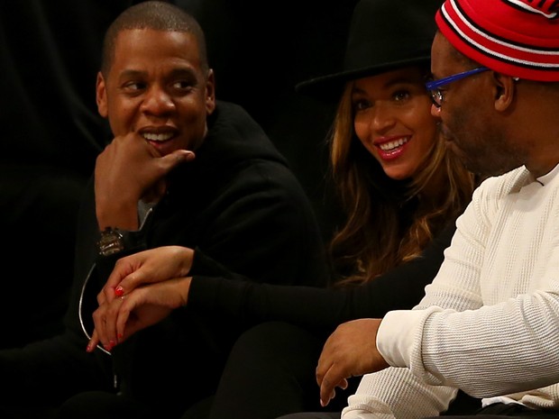 Jay-Z e Beyoncé em jogo de basquete em Nova York, nos Estados Unidos (Foto: Elsa/ Getty Images/ AFP)
