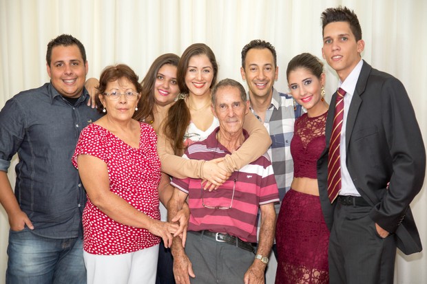 Nana Gouvêa visita a família no Brasil (Foto: Divulgação)