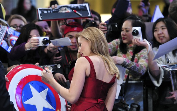 Scarlett Johansson em première em Londres (Foto: AFP)