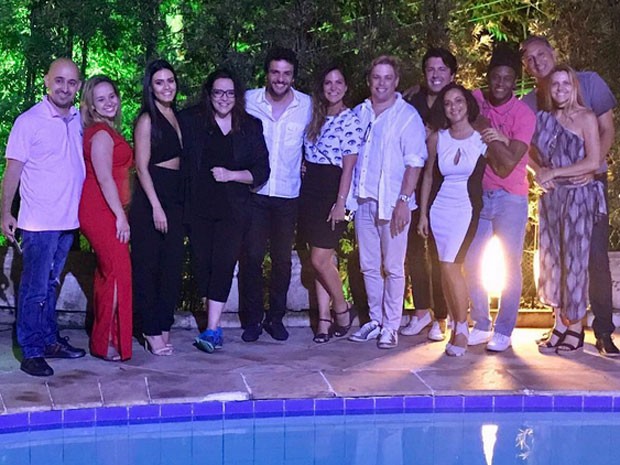 Letícia Lima e Ana Carolina com amigos em festa no Rio (Foto: Instagram/ Reprodução)