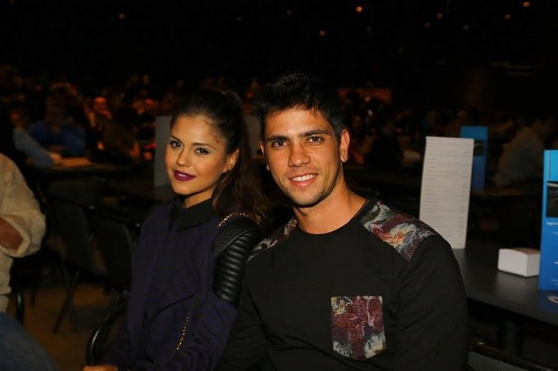Jéssika Alves e namorado (Foto: AgNews)