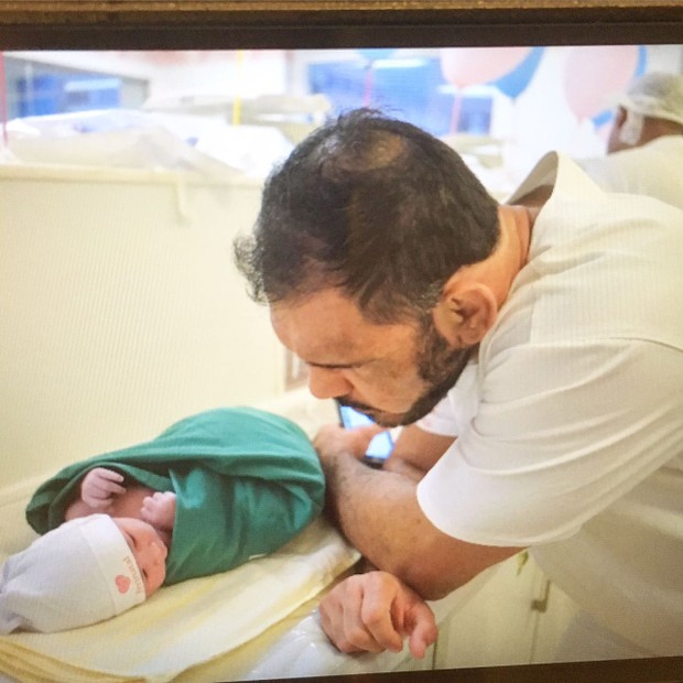 Nasce o filho de Rogério Minotouro (Foto: Amanda Vargas/Divulgação)