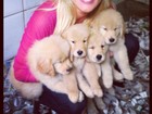 Momento fofura: Fiorella Mattheis posa com quatro cachorrinhos