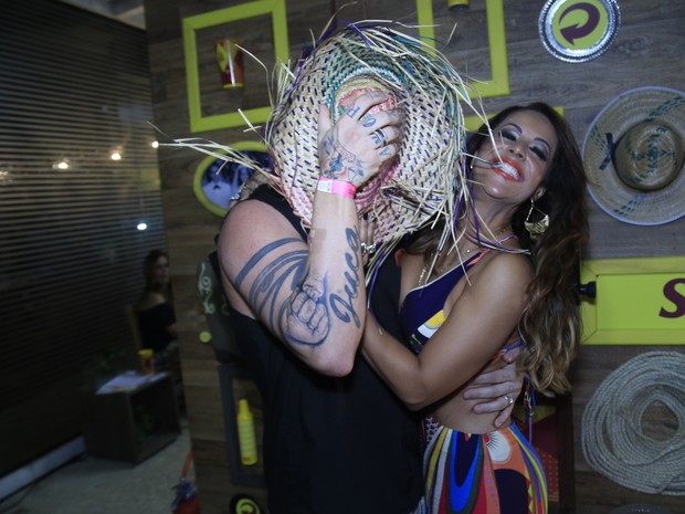 Ex-BBB Diogo Pretto e Carla Cristina em show em Salvador, na Bahia (Foto: Fred Pontes/ Divulgação)