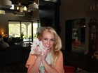 Britney Spears apresenta seu novo cachorrinho