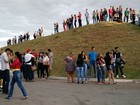 Fãs fazem fila para velório de Cristiano Araújo em Goiânia