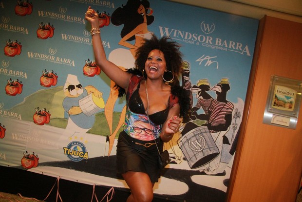 Adriana Bombom em feijoada (Foto: Brazilnews / Thyago Andrade)