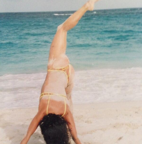 Luiza Tomé virando estrela na praia (Foto: Reprodução / Instagram)