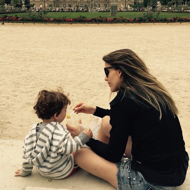 Mariana Ferrão com o filho, Miguel. (Foto: Reprodução/Instagram)